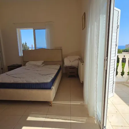 Dafni Malama Villa Paralimni